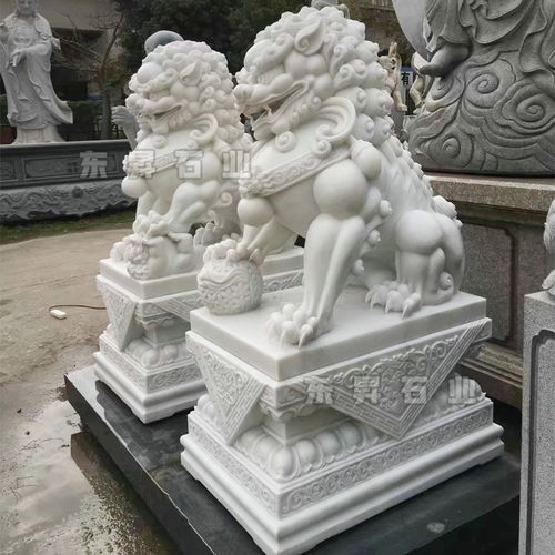 石雕狮子胸前的铃铛 吉祥的象征与文化的蕴含